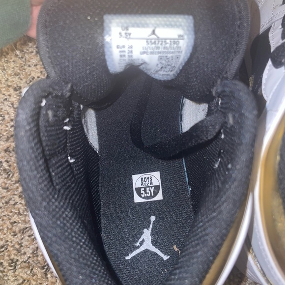 Air Jordan 1 Mid GS ‘White Gold’ - Picture 5 of 5